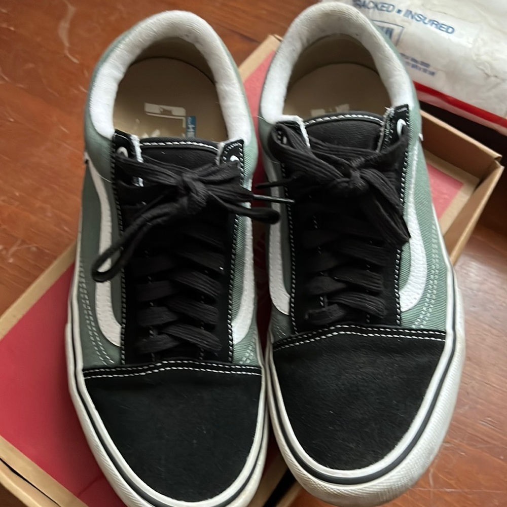 Vans Old Skool.  Mens 10.  Black/Duck Green.